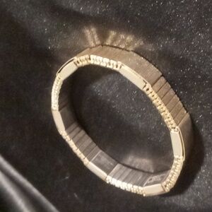 vintage maJor stainless steel magnetic bracelet. Gold tone expandable